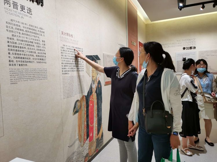 2020.7.20支部参观南京市规划建设展览馆_html_m4d20544f.jpg