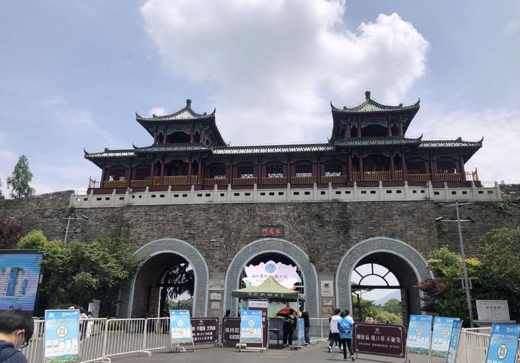 年轻的朋友们_html_61d97be3.jpg