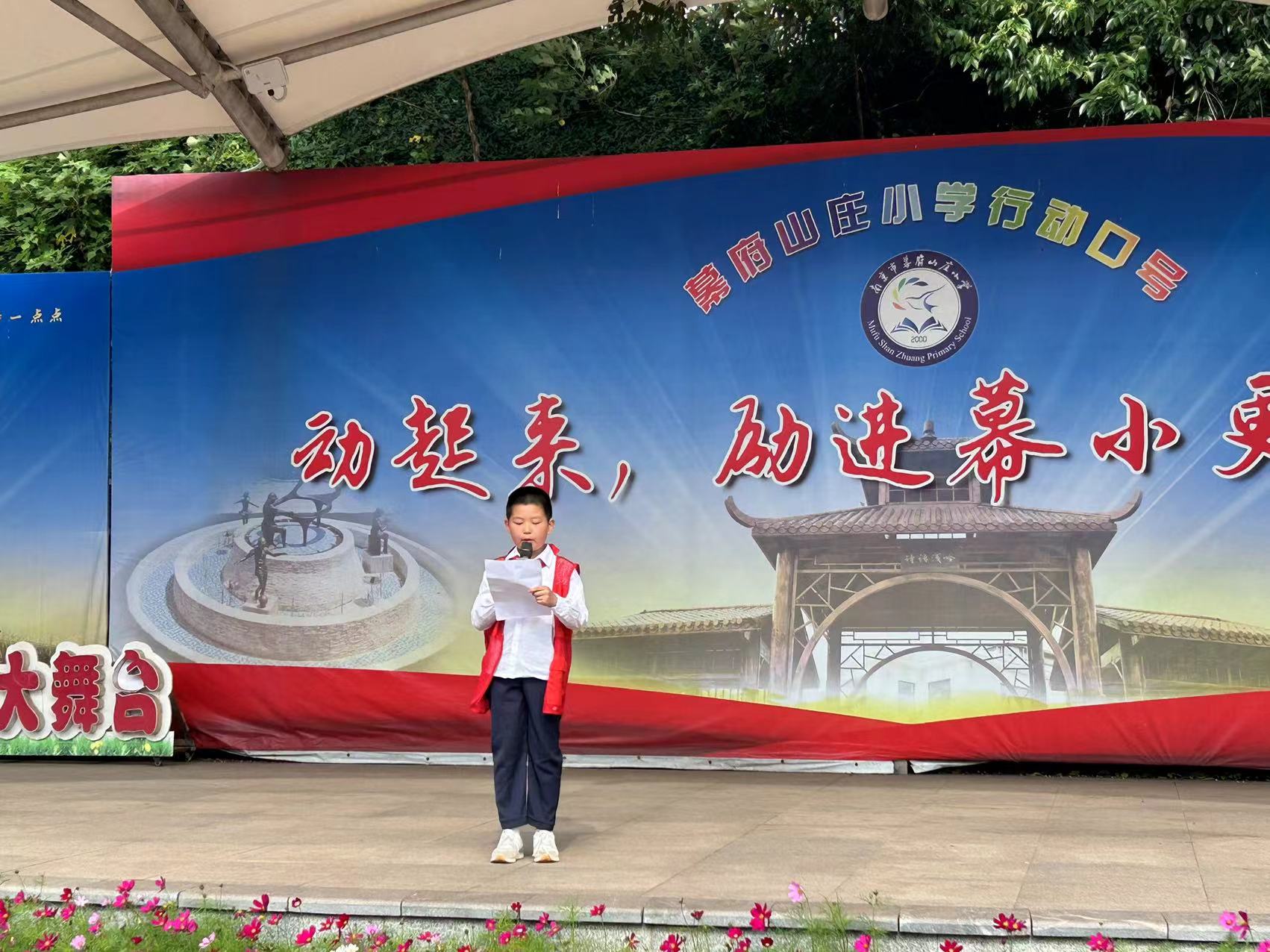 5，25升旗仪式_html_4f9d7e2a.jpg
