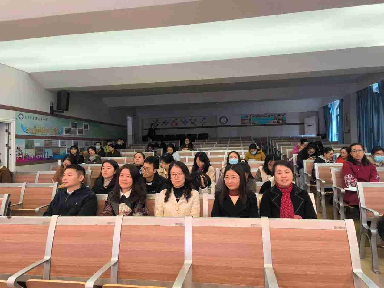 巧用单元作业  培养道德修养——栖霞区小学道德与法治教研活动报道(1)_html_b8275fc.jpg