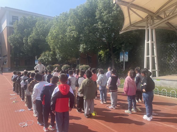 10月份：聚焦结构化教学 促进深度学习——幕府山庄小学体育组校本研修（二）docx_html_m19bc9b15.jpg