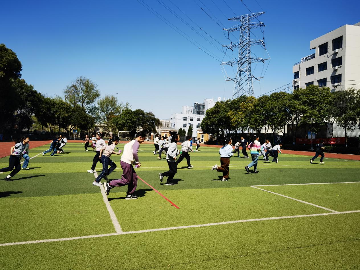 2.核心素养下小学田径课堂教学研讨新闻稿一 - 副本_html_m68035364.jpg