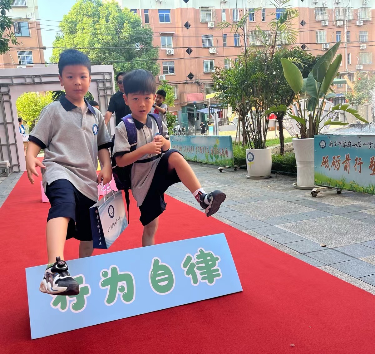 入学仪式新闻稿的副本_html_7c6efb88.jpg
