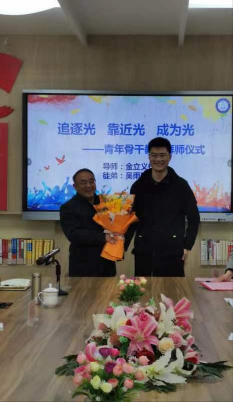 修改【励进幕小 至真科研】幕府山庄小学邀请特级教师金立义开展主题讲座(1)_html_m12fc3d6c.jpg