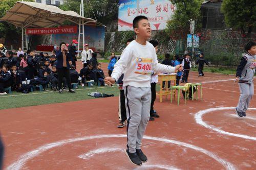 幕府山庄小学“阳光运动 快乐成长”春季运动会(2)(1)_html_6d18413.jpg