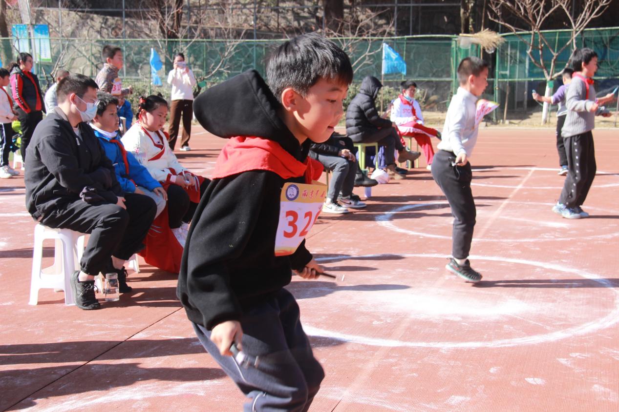幕府山庄小学第六届冬季运动会(1)_html_m810bb60.jpg