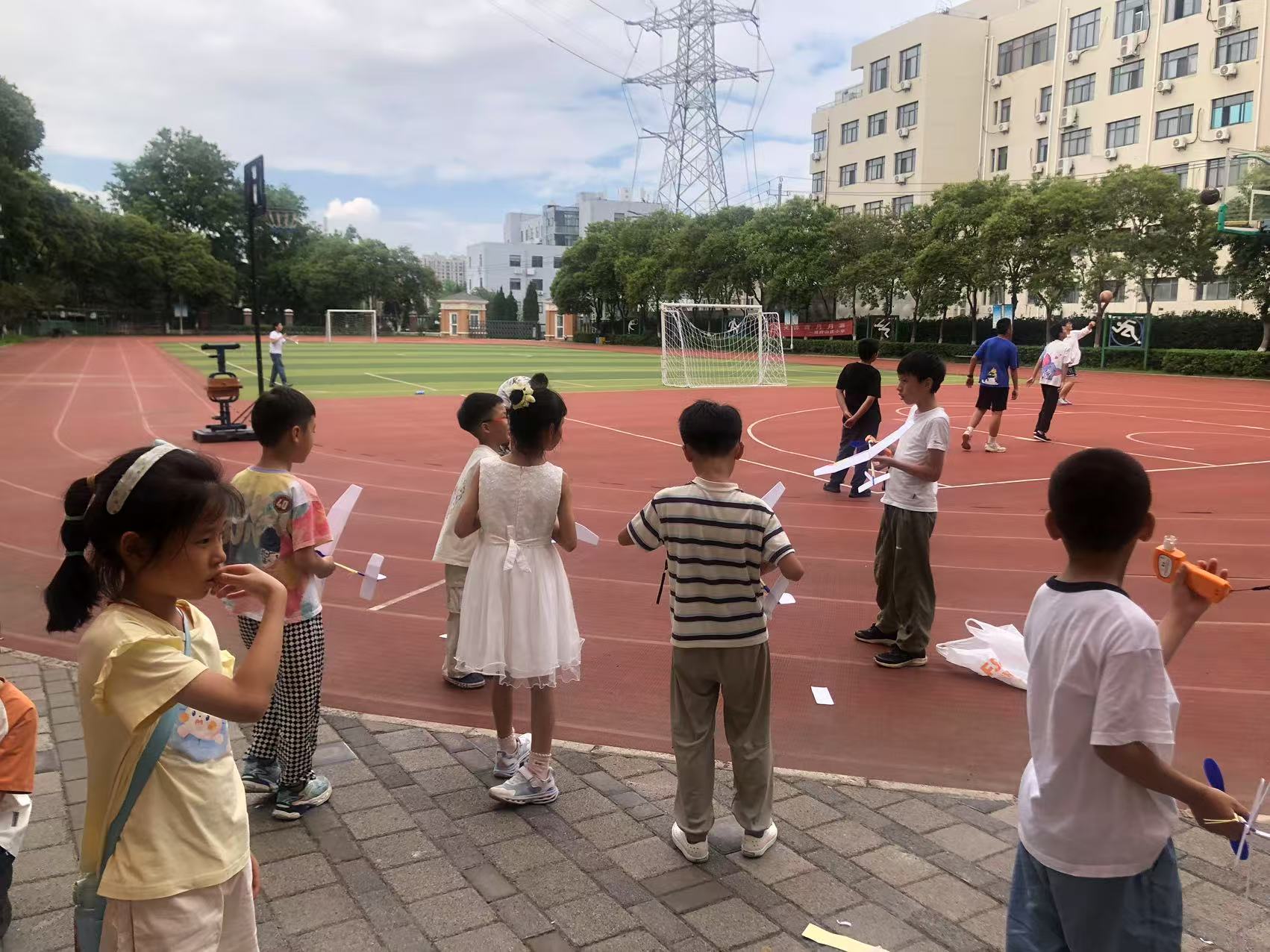 幕府山庄小学参加栖霞区科技模型竞赛_html_5d564157.jpg