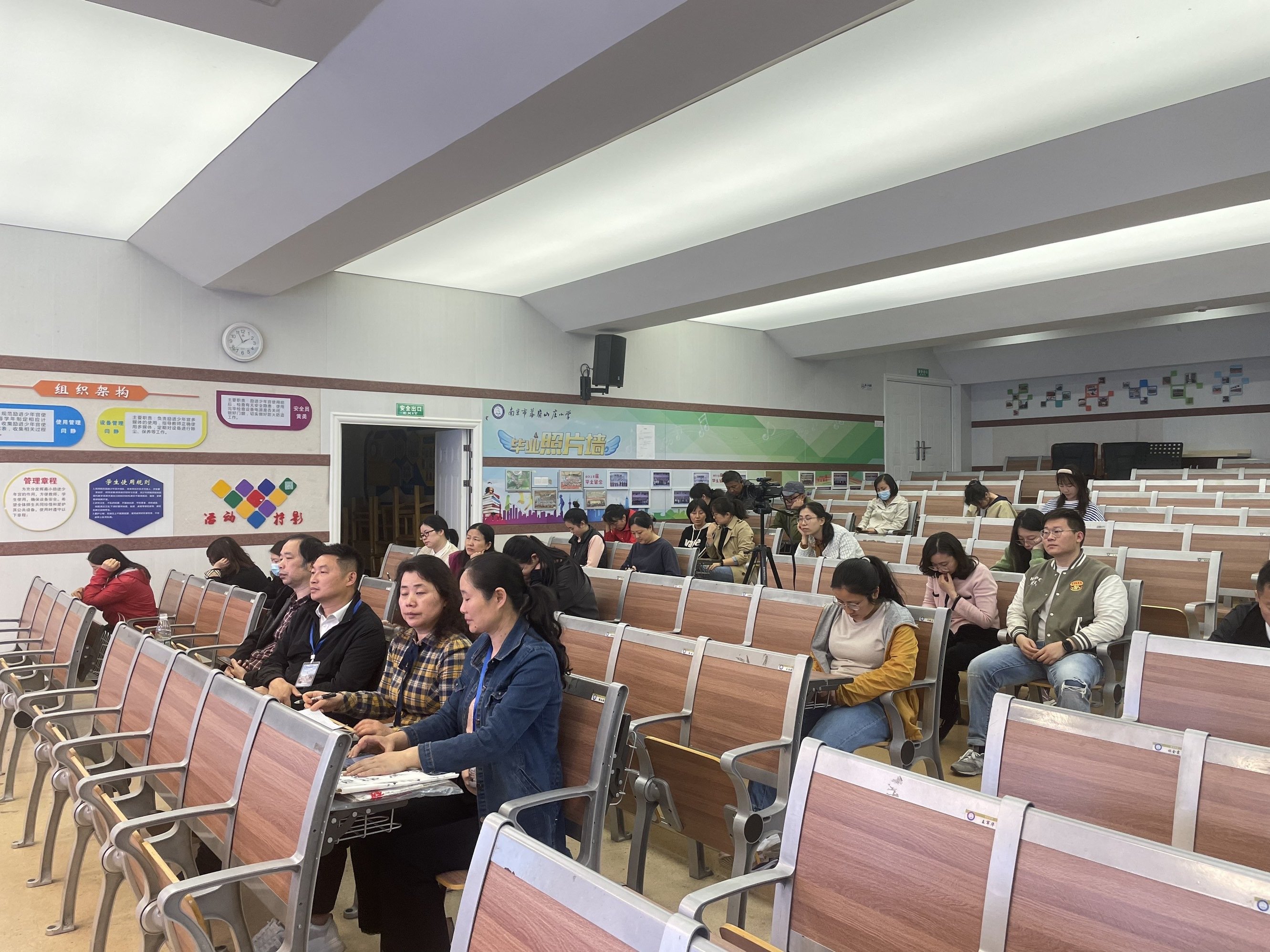 丹青抒雅韵 翰墨润心田——幕府山庄小学举行“书法名家进校园”活动_html_m2ca897a4.jpg