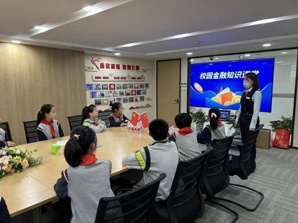 我是小小银行家新闻稿_html_57bbe5b.jpg