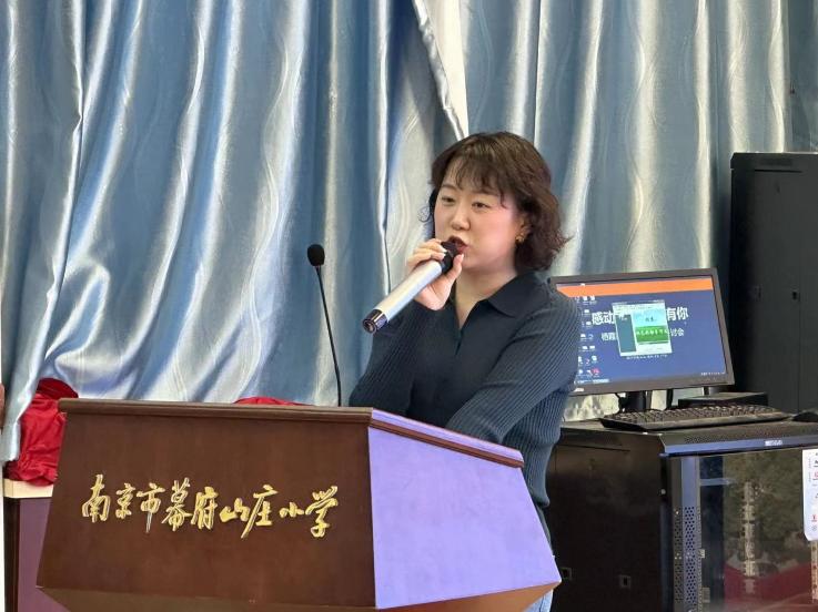 让阳光洒满毕业季 报道(1)_html_mdce4404.jpg