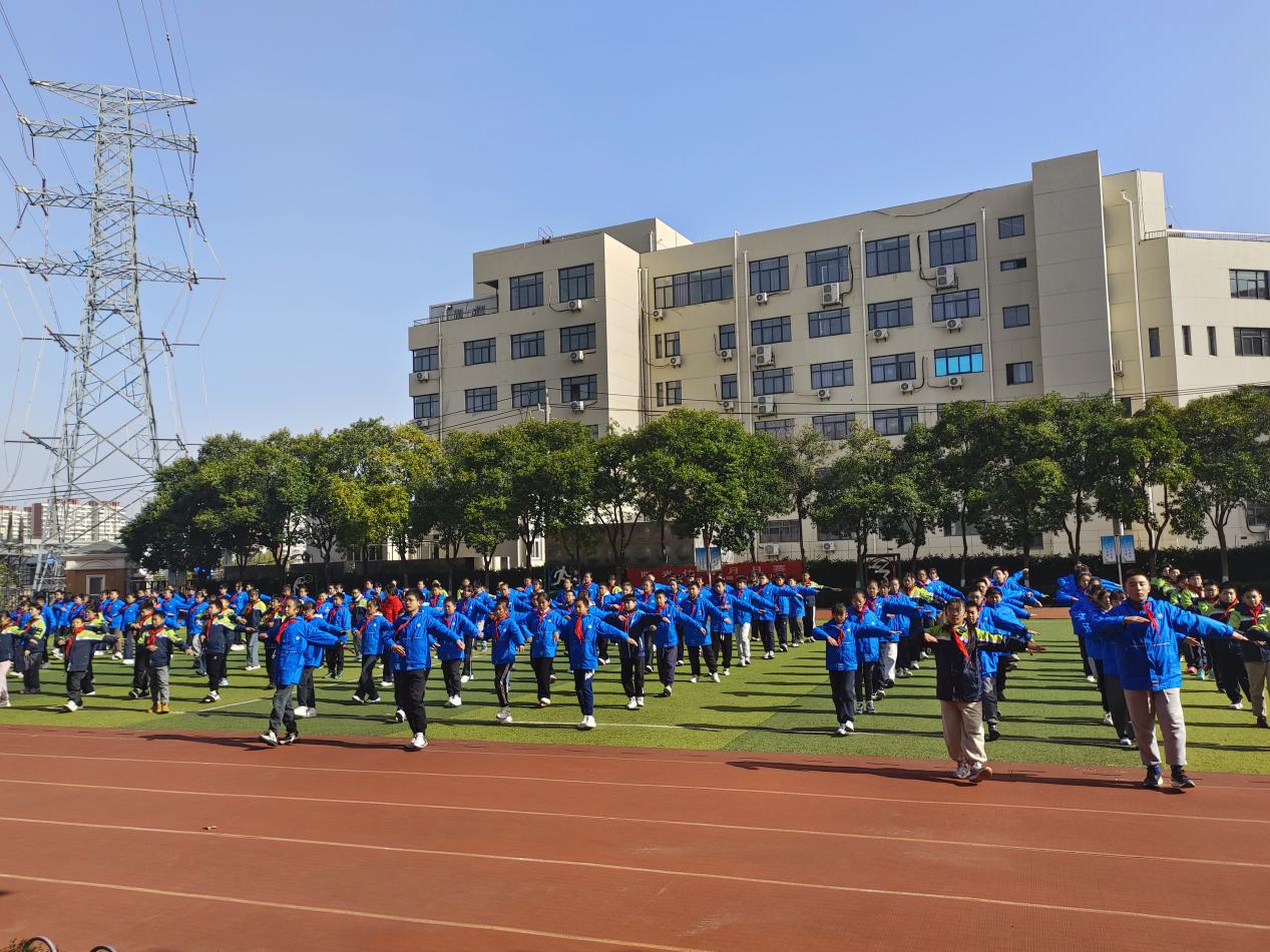 展活力风采 扬少年意气——幕府山庄小学广播体操比赛(1)_html_m70176db9.jpg