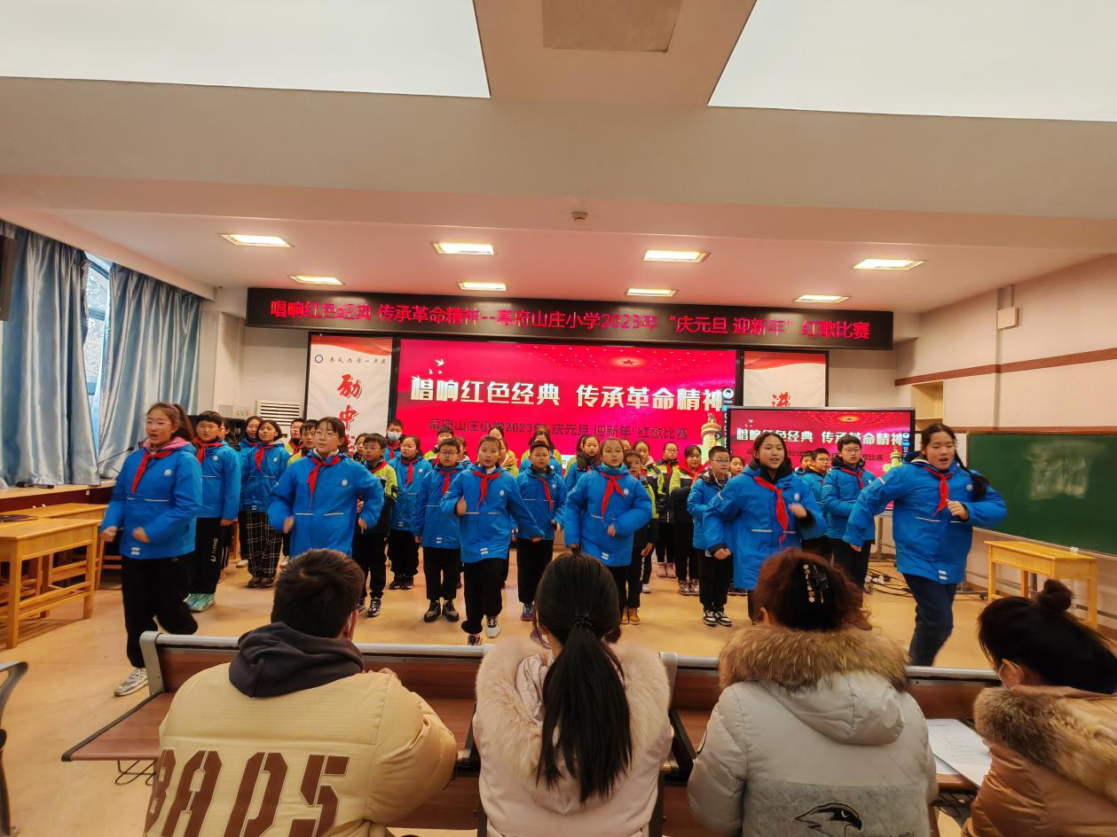 唱响红色经典 传承革命精神 红歌报道_html_29bc04b7.jpg