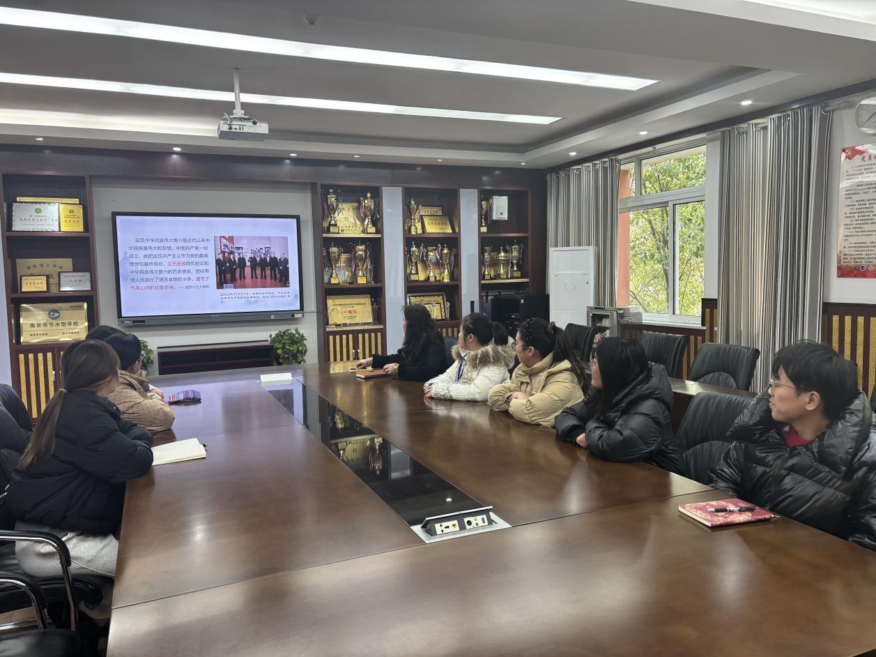 20250226汲取精神力量，共谱教育新篇——南湾营小学党支部开展党课学习活动_html_1ff9bd7b.jpg