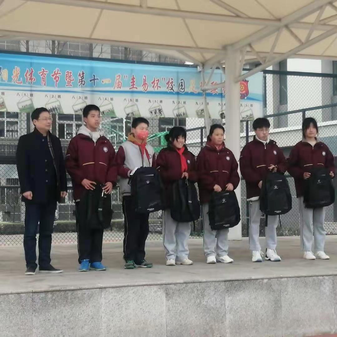 足球与学习并重_html_7a745df.jpg