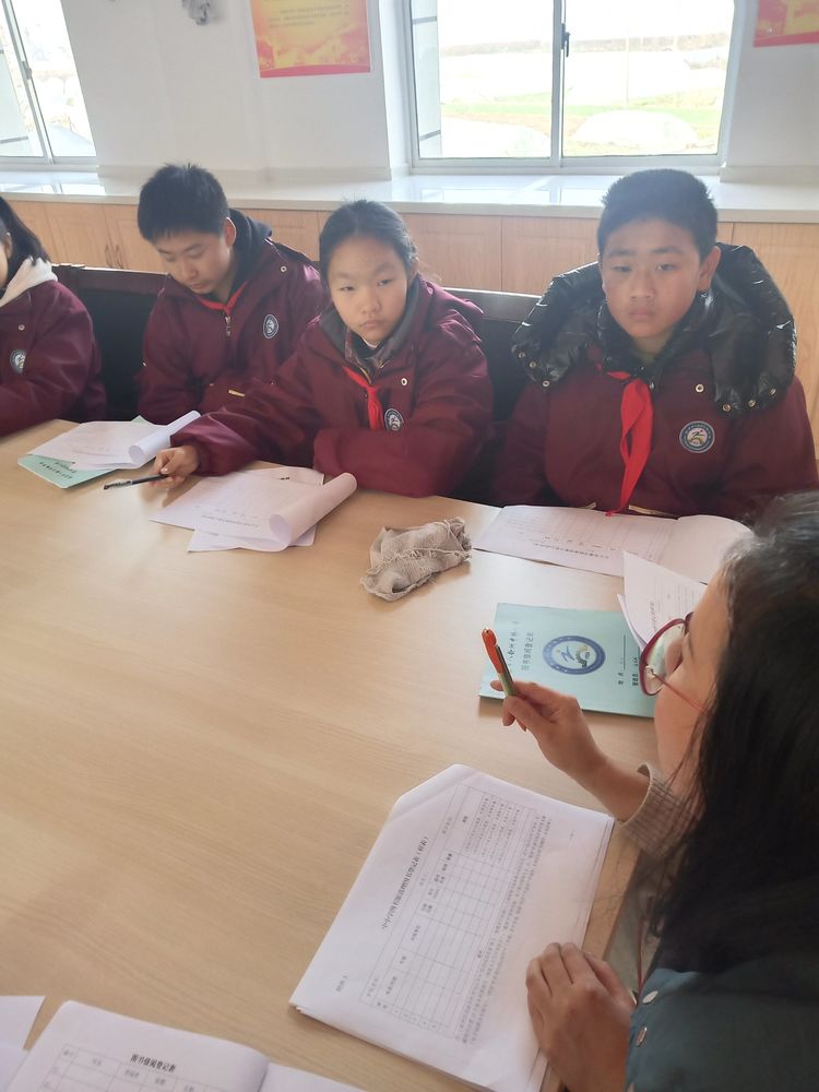 八卦洲中学中学图书馆班级图书角图书清理会议_html_m37e0022e.jpg