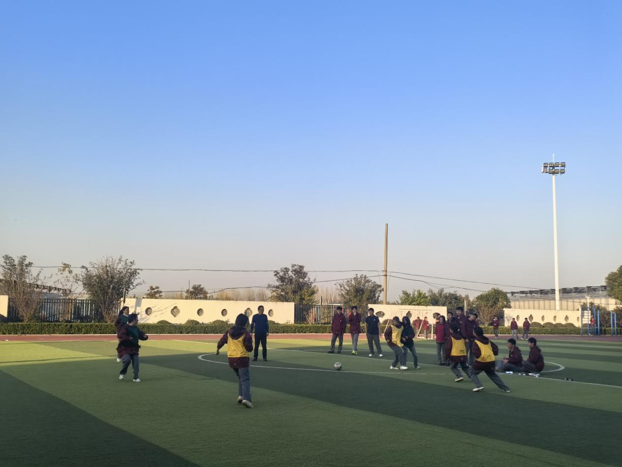 中桥中学第十六届 “圭易杯” 校园足球联赛_html_307e165b.jpg