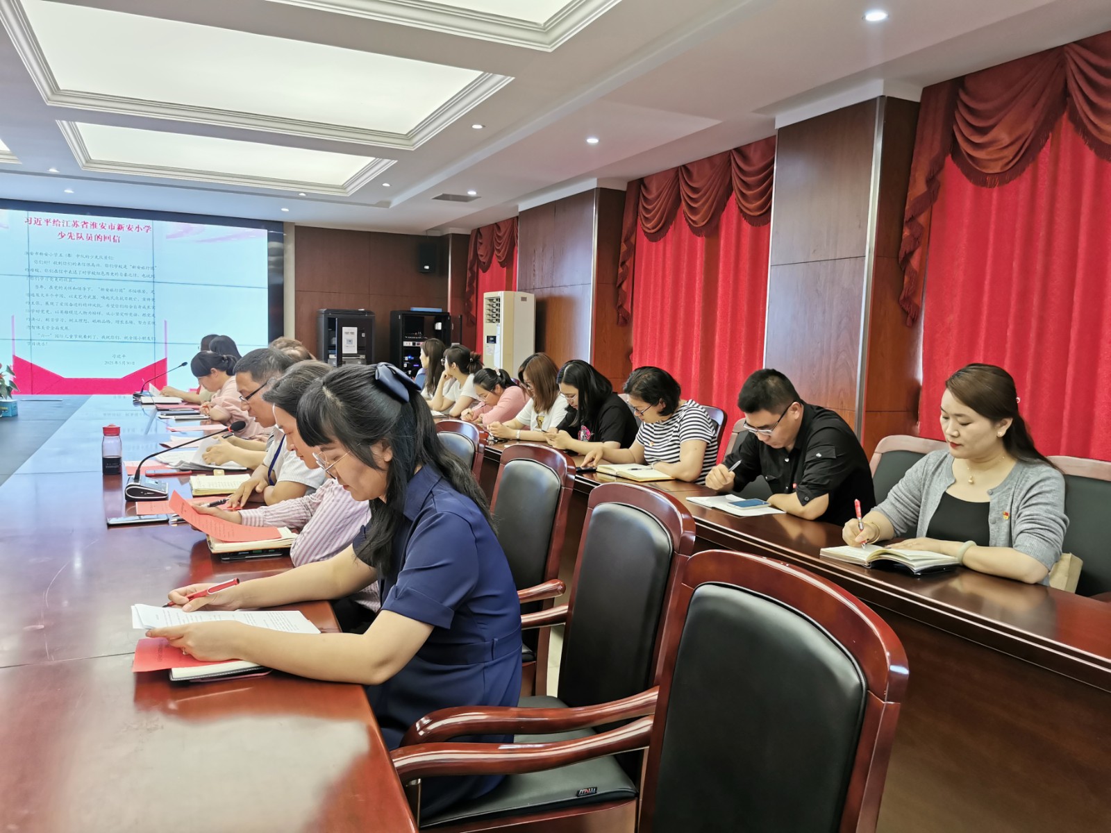 党员教师参加.jpg