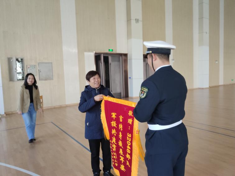 体劳并进共协力，爱意满满暖心流_html_m1f72faa4.jpg