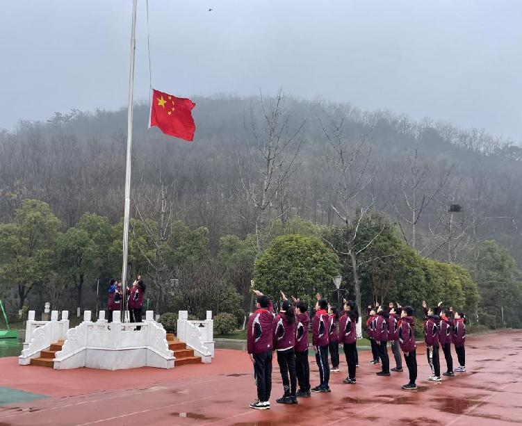 ”兔“故纳新,再出发——记南京市金陵小学2022——2023学年第二学期开学仪式_html_64ac605c.jpg