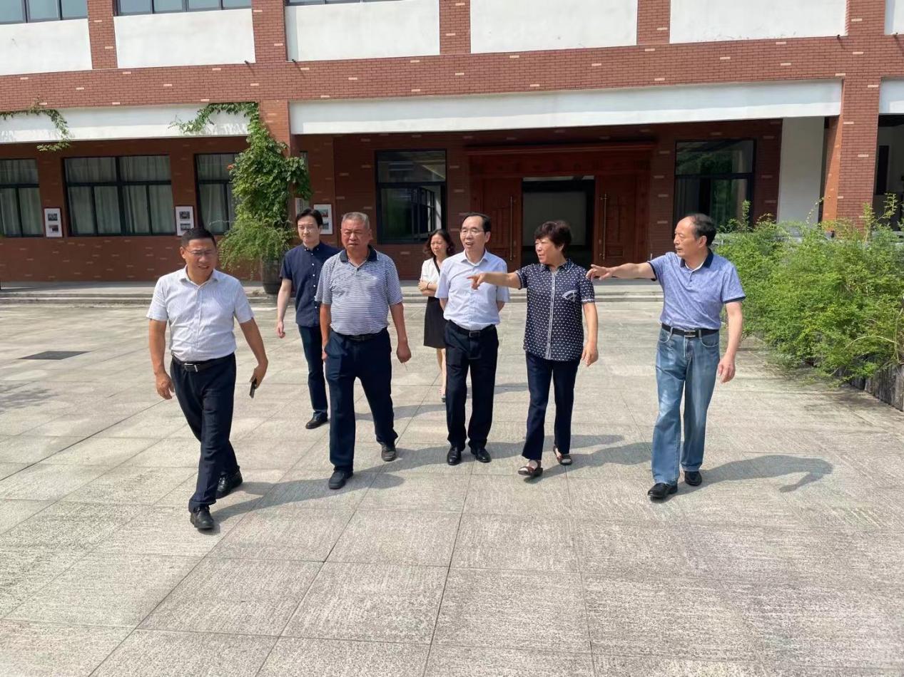 2.领导班子建设好_html_m219e5c3d.jpg