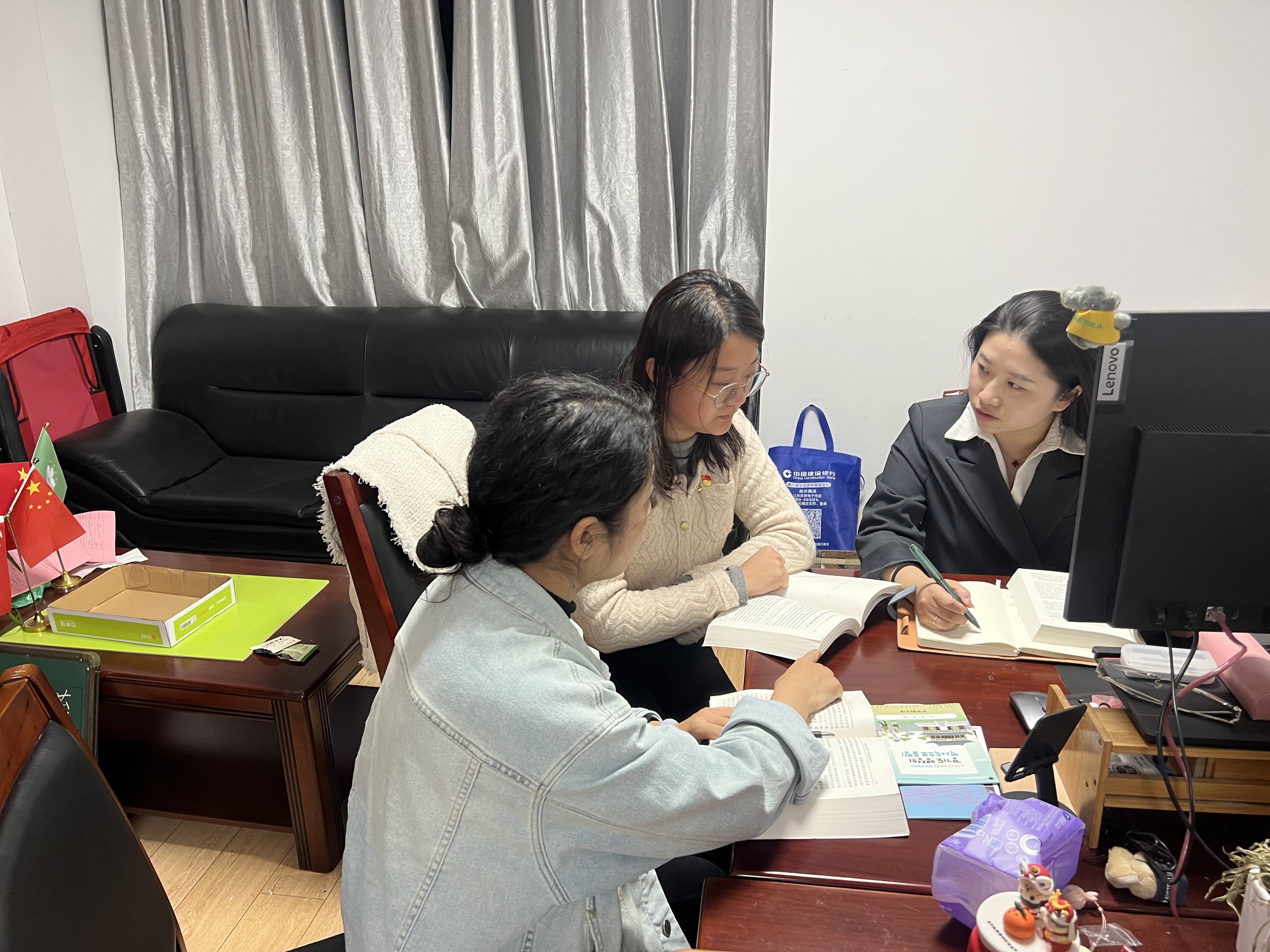 【石抱树·先锋行】(主题党日)“学思想·我来讲”——记金陵小学和园校区第一党支部书记领学与读书交流会_html_6901b82d.jpg