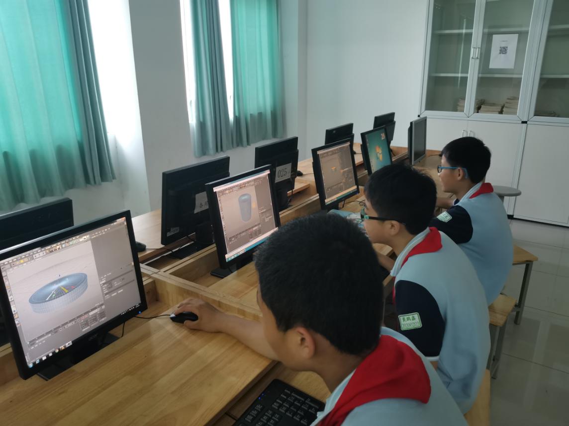 c29-9 学校科技节活动照片_html_6bec977f.jpg