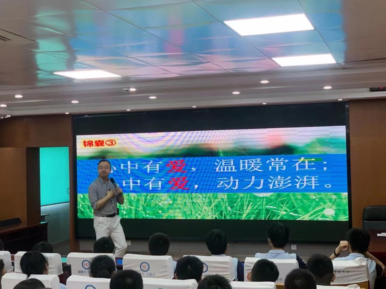 【尚真华电】心动力，行未来 ——华电中学举行2022届九年级励志讲座_html_m70ba6c69.jpg