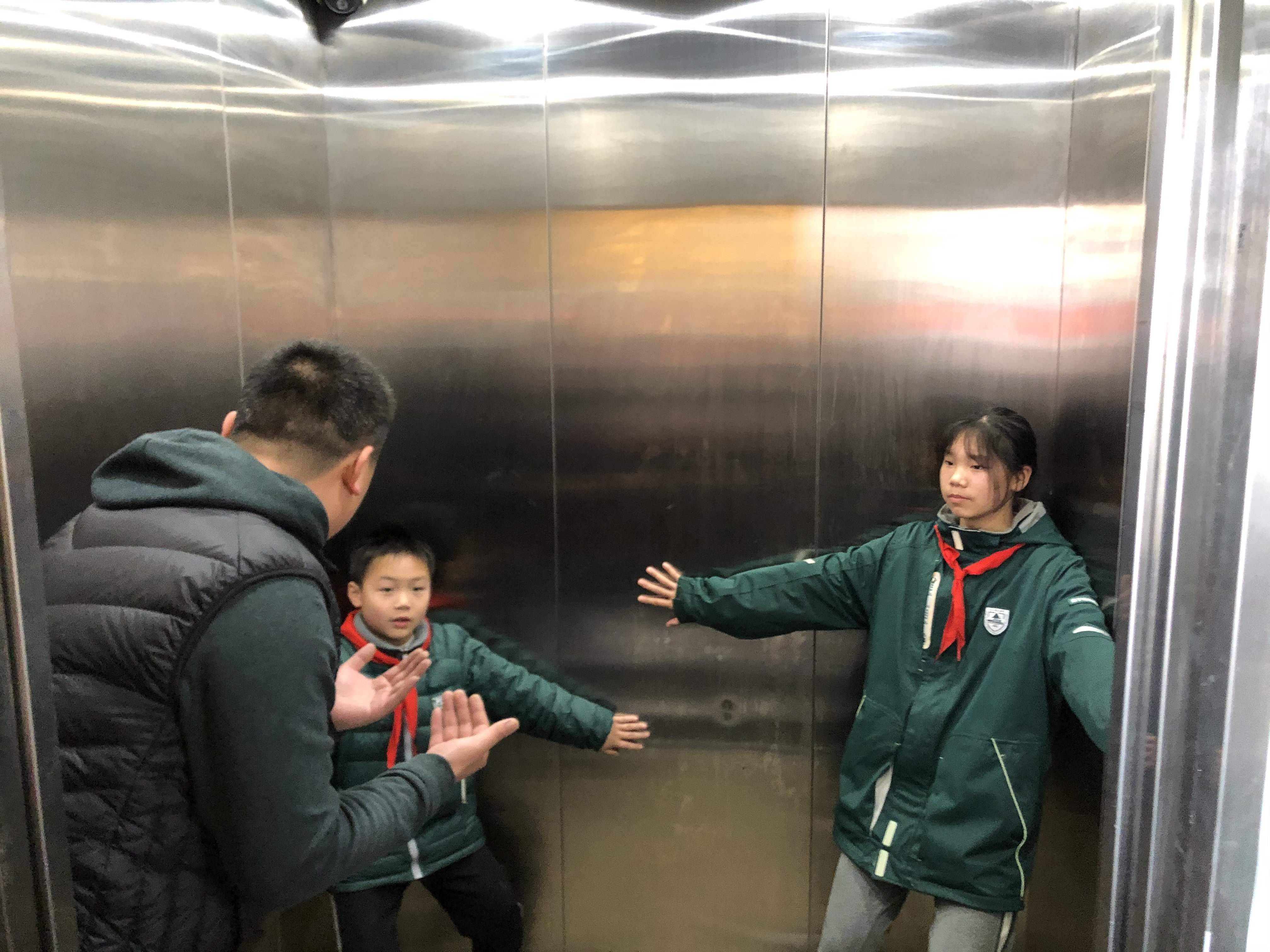 电梯安全演练新闻稿（发布）_html_m2725d1e.jpg