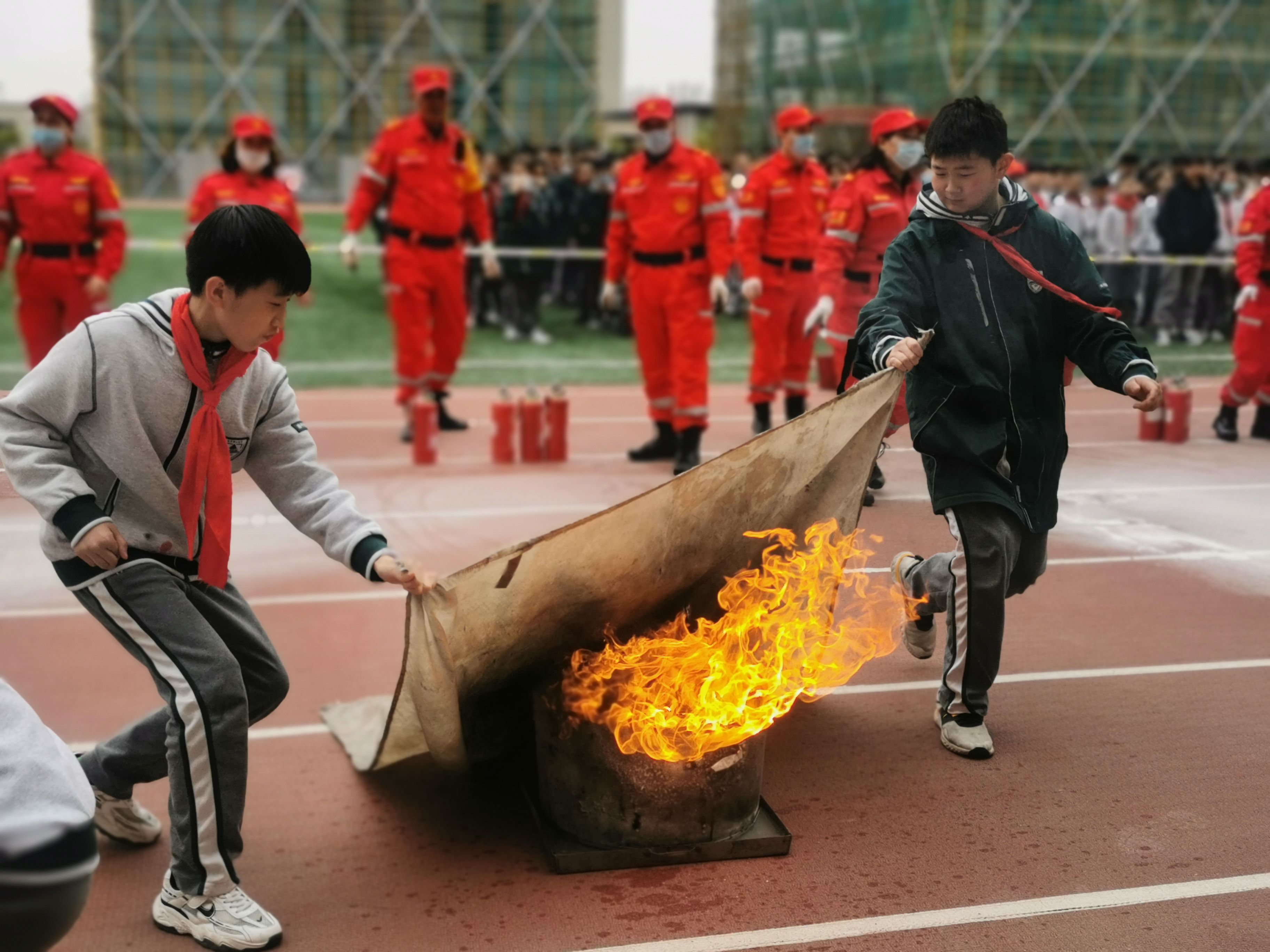 4月消防应急疏散演练活动（发布）1_html_2699fdc2.jpg