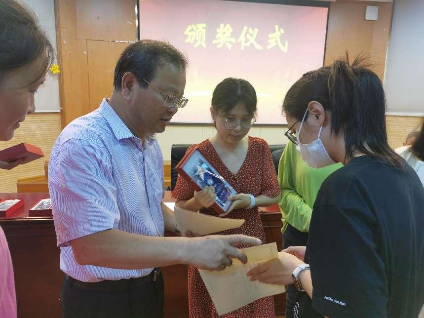【百炼石苑·青年教师发展】埠上百炼、融进求真——2022—2023学年第二学期青年教师总结会召开_html_7cd424e6.jpg