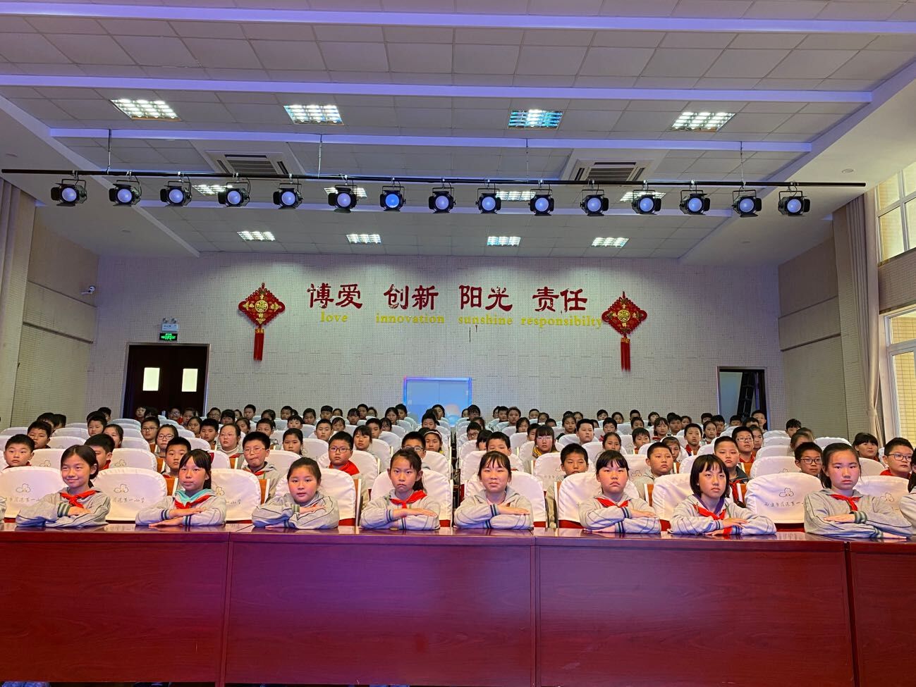 【花港一小】观红色影片  扬爱国精神（三）