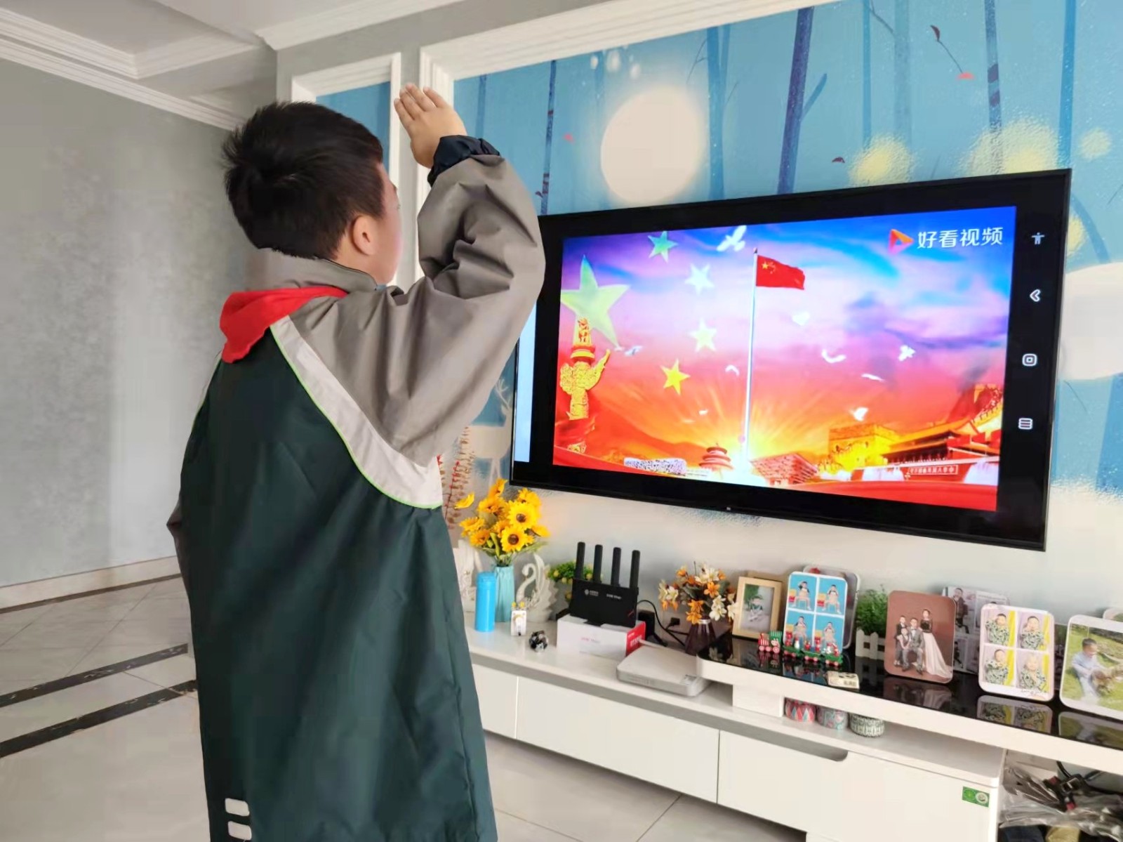 【花港一小】致敬，疫情下的生命法宝——花港一小第7周线上升旗仪式