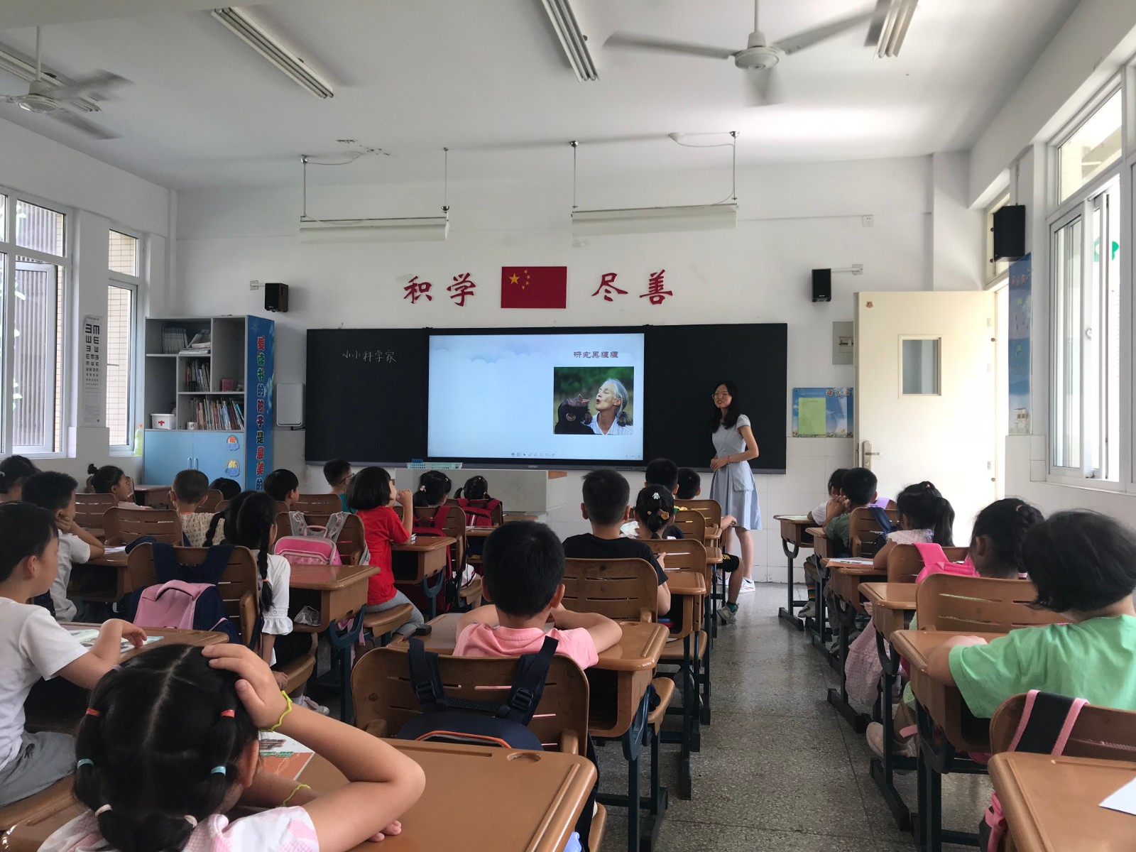 赵凤玲老师执教《小小科学家》一课（授课）.jpg