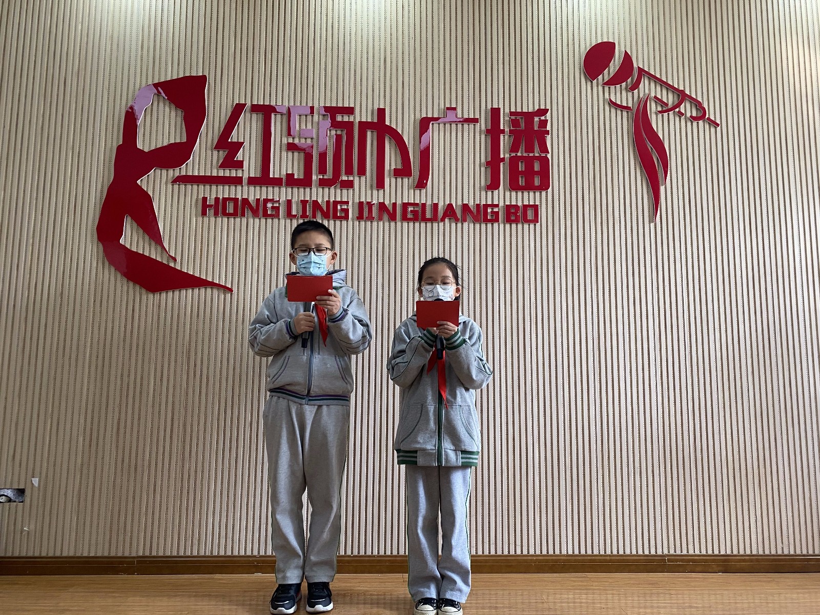 主持人：龚峻熙 王雅冉.jpg
