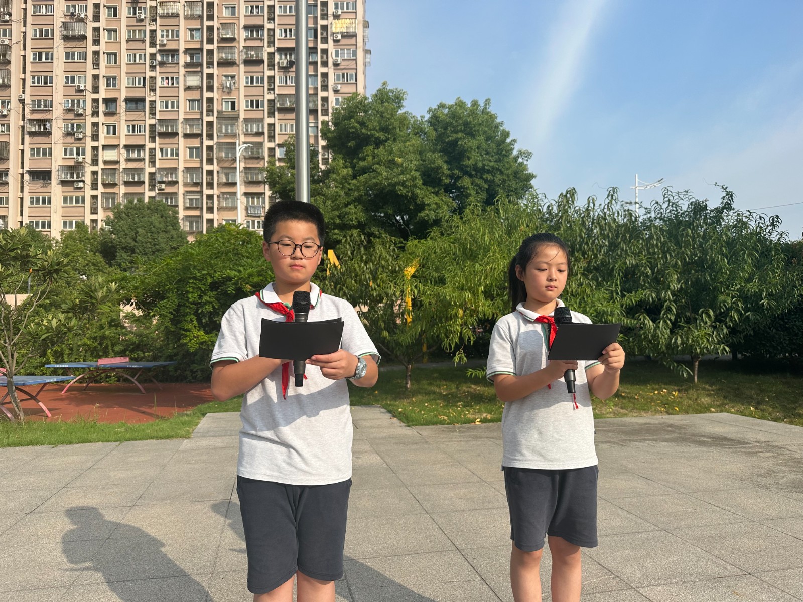 【花港一小】勿忘国耻 珍爱和平  ——花港第一小学第三周升旗仪式