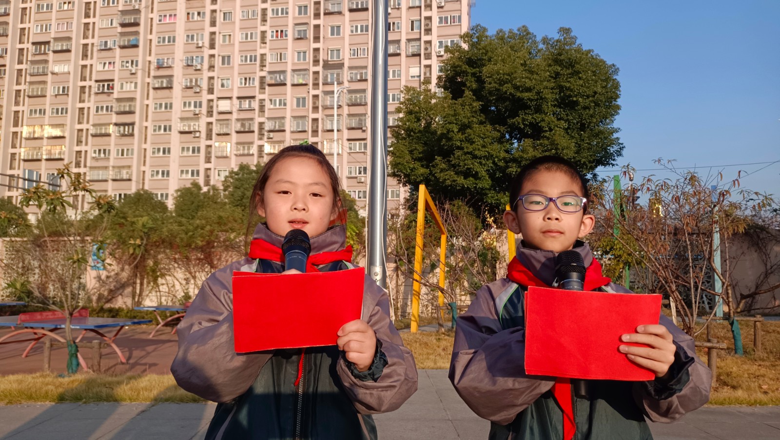 【花港一小】做知法守法的小公民 花港一小第十五周升旗仪式