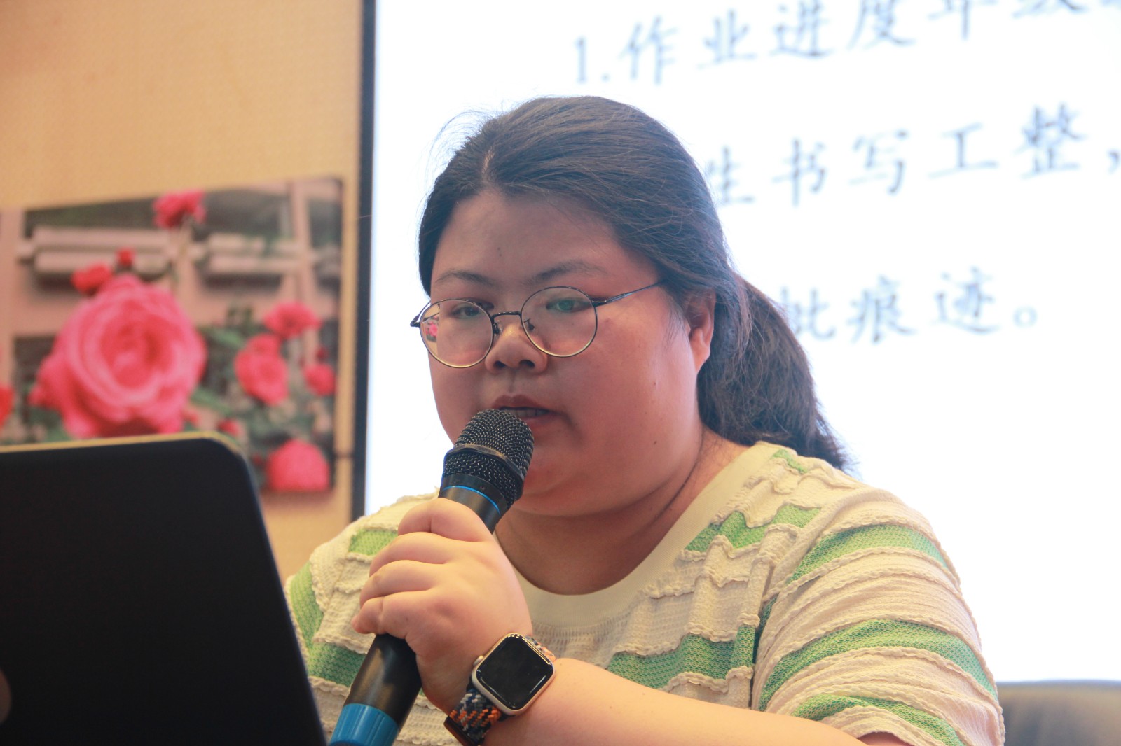 秦罗艳老师.JPG