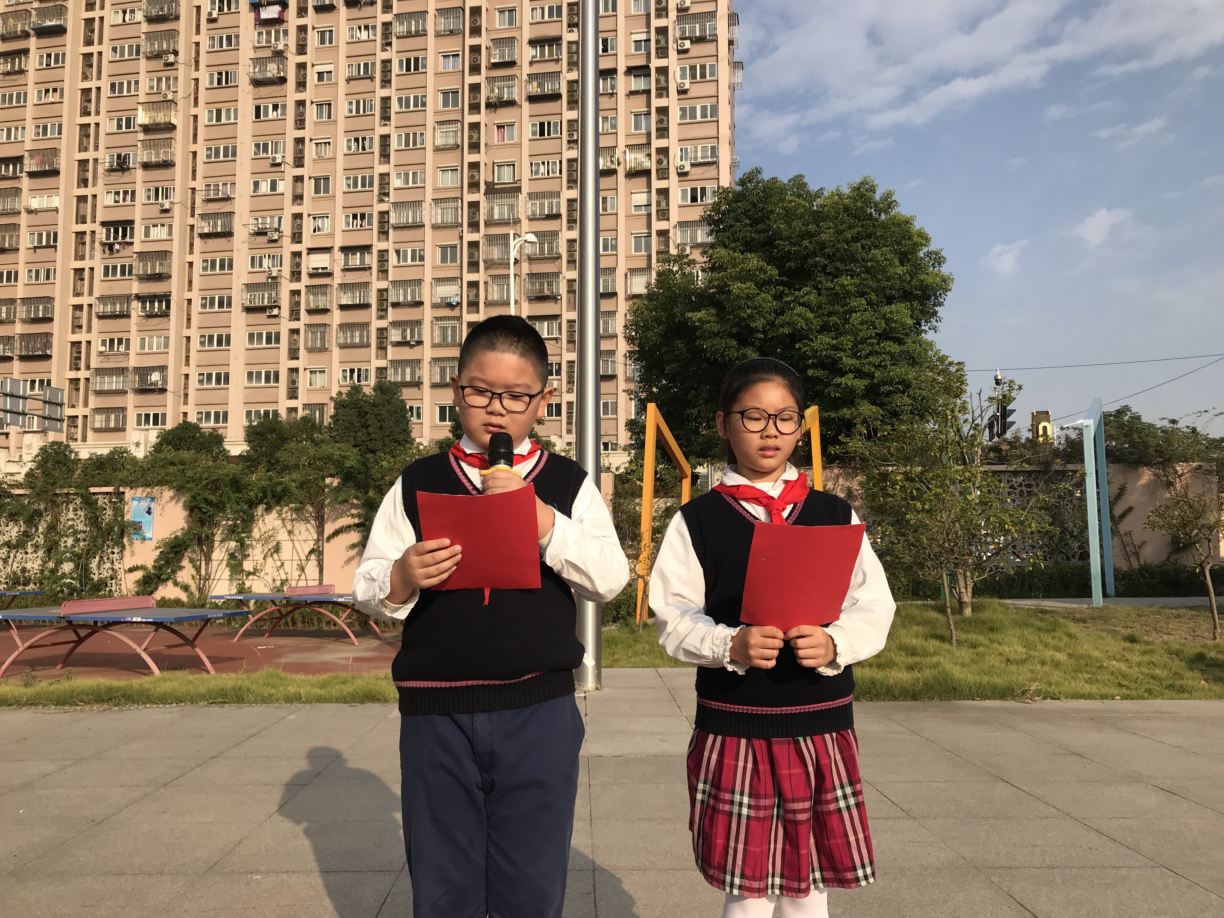 【花港一小】厉行节约，远离浪费 ——花港第一小学第八周升旗仪式