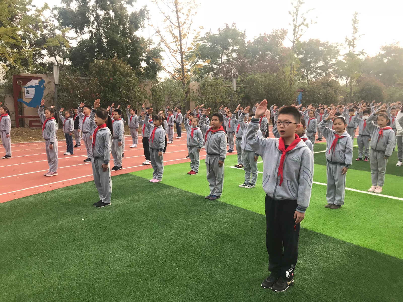 【花港一小】文明之花开满校园 ——花港一小第十周升旗仪式
