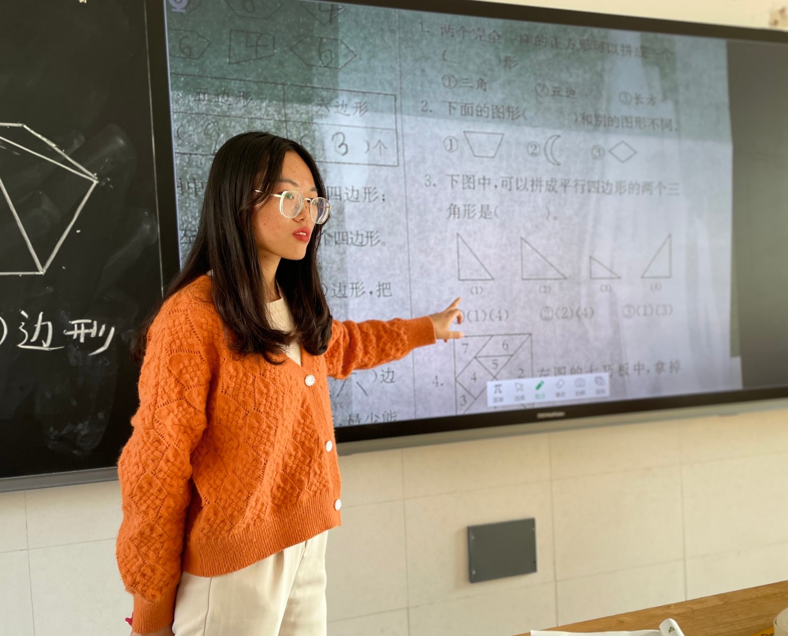 潘婷婷老师执教《小锯子》一课.潘佳惠老师执教《普罗米修斯》一课.
