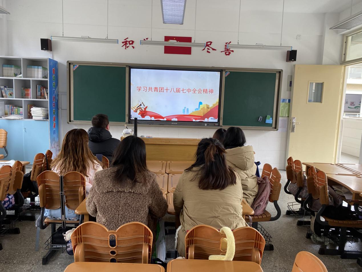 十八届七中全会精神学习_html_m1575db4f.jpg