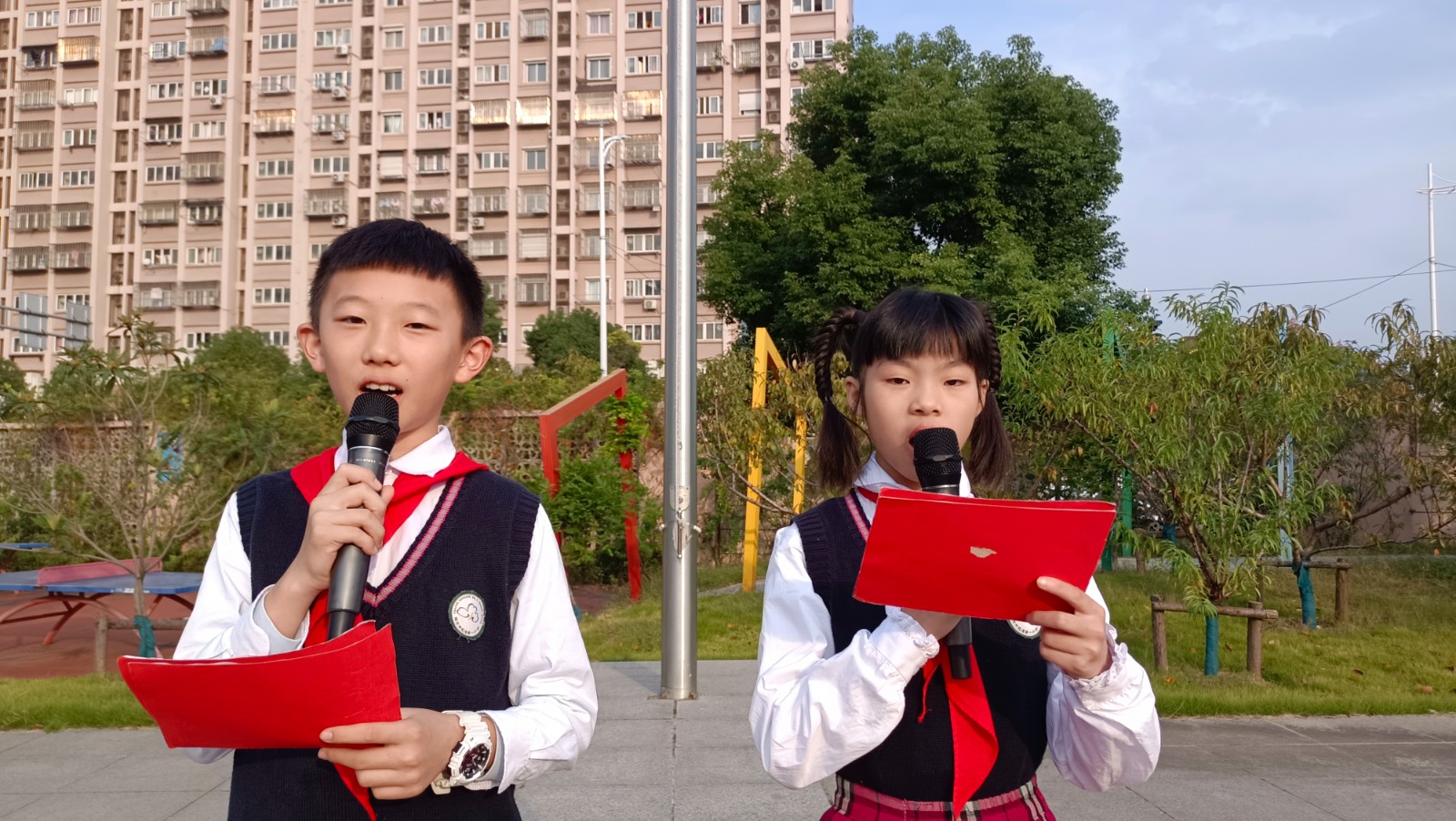 【花港一小】尊老敬老 花港一小第九周主题升旗仪式