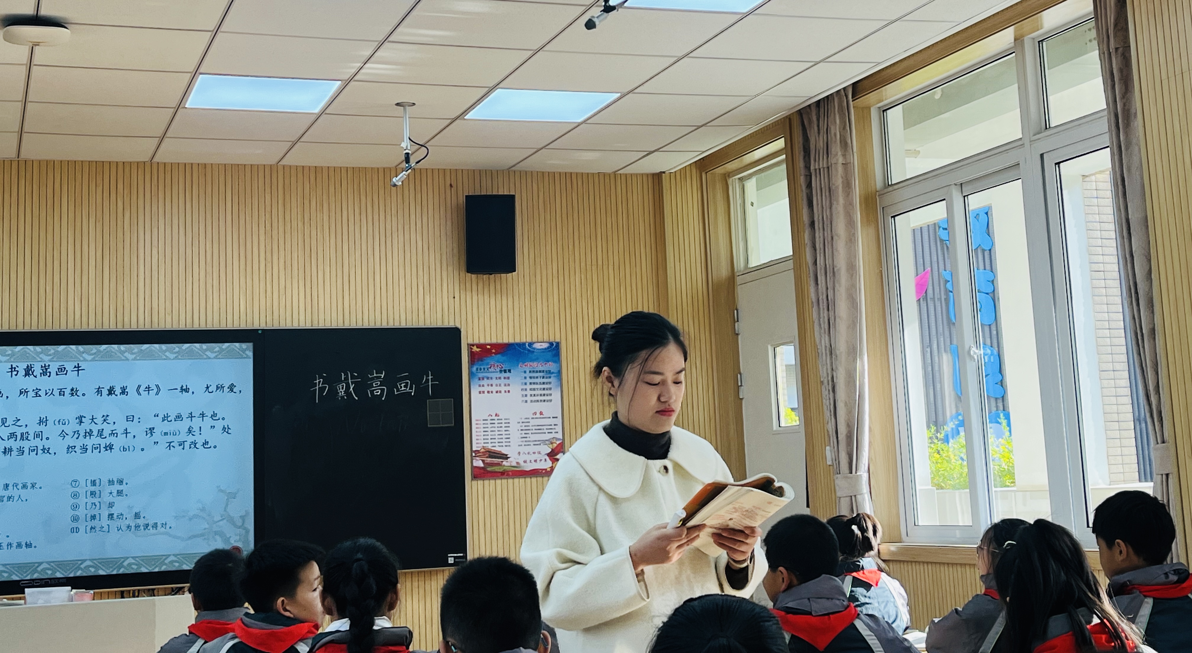李慧上课照1.png