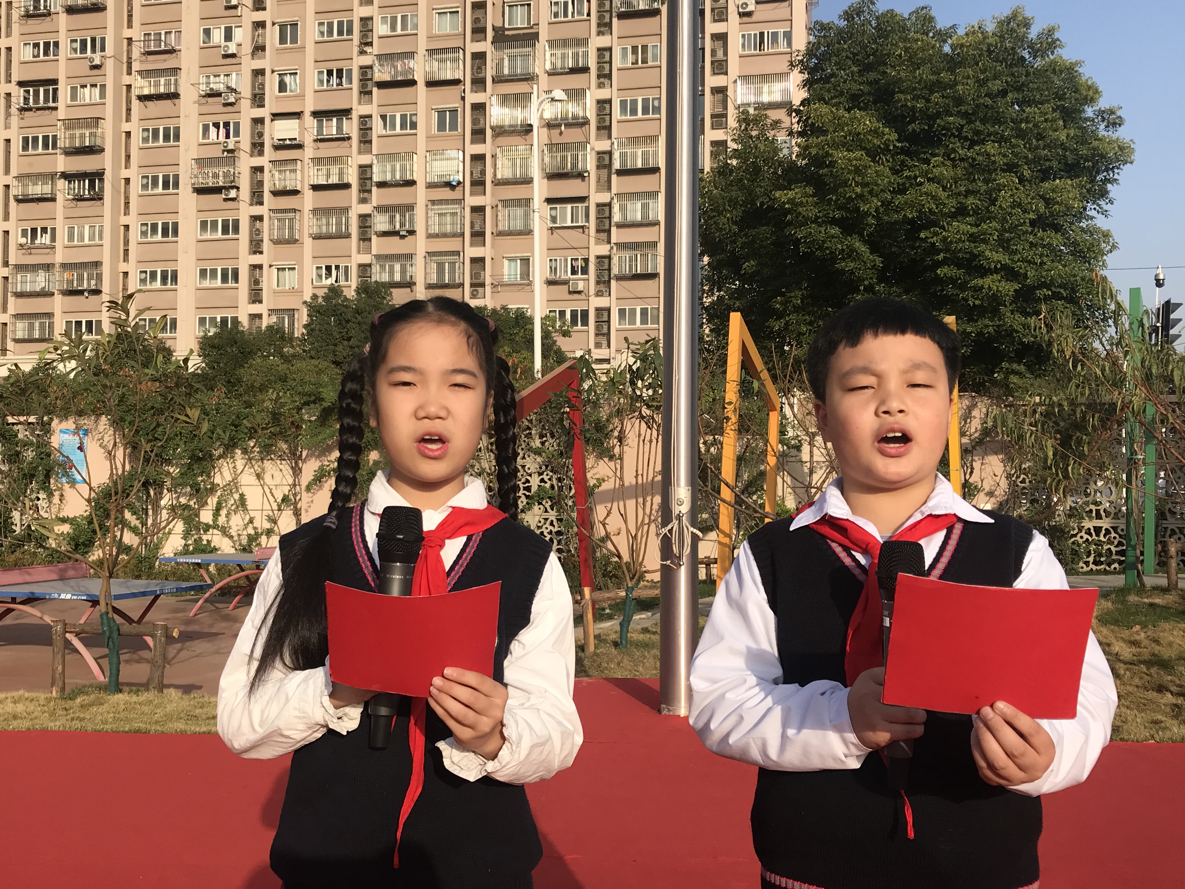 【花港一小】消防安全 人人有责——花港第一小学第十一周升旗仪式