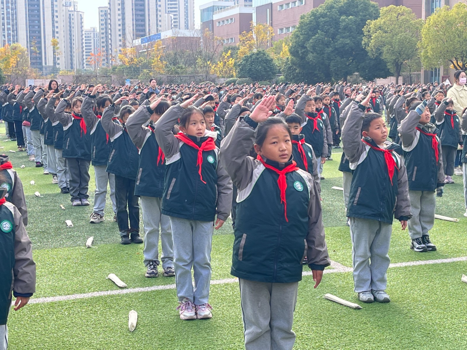 【花港一小】不忘苦难记忆 砥砺复兴之志 ——花港第一小学第十五周升旗仪式