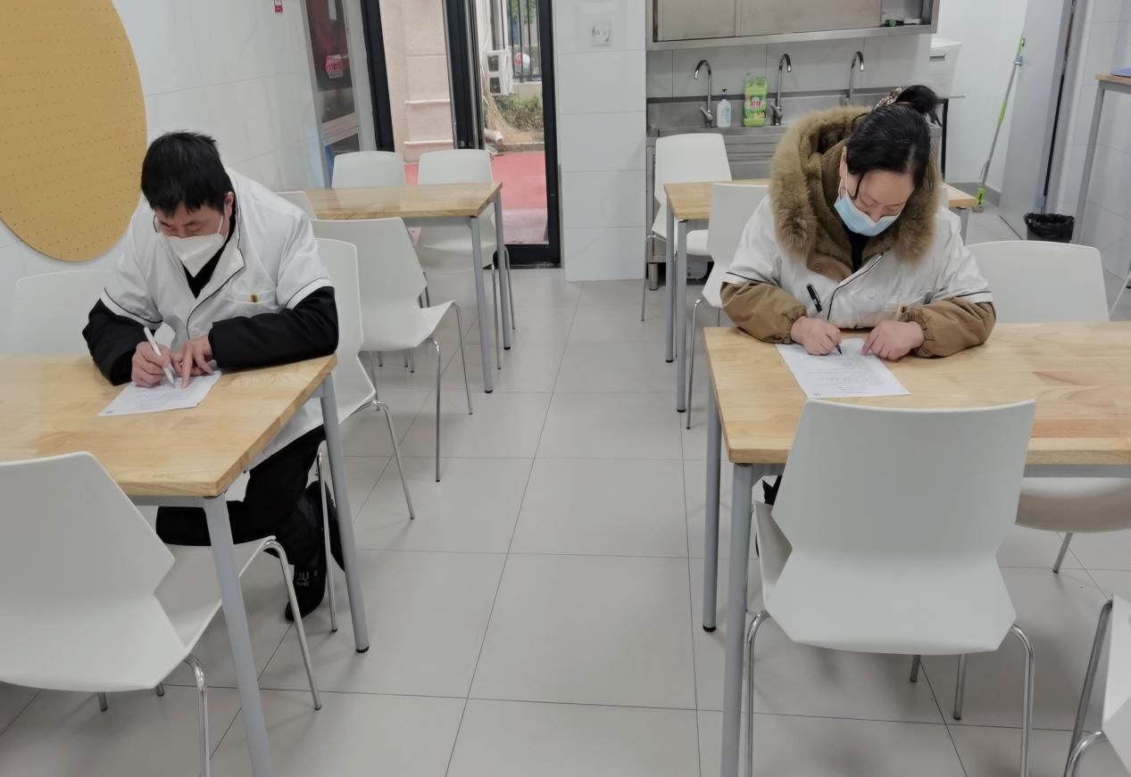 食堂、保育员理论考察新闻12.16_html_m2d810422.jpg