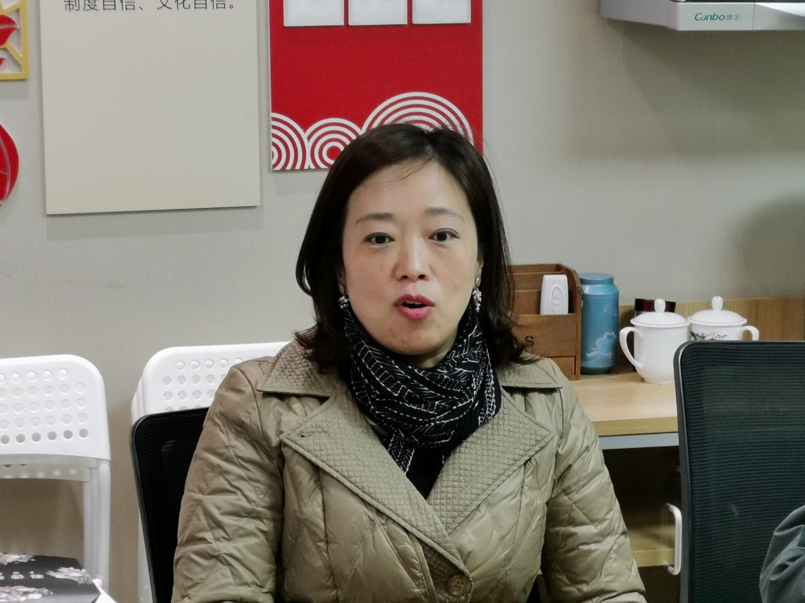吕萍园长进行会议总结.jpg