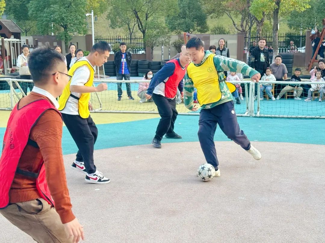 家长足球趣味赛新闻_html_7ab42c7.jpg