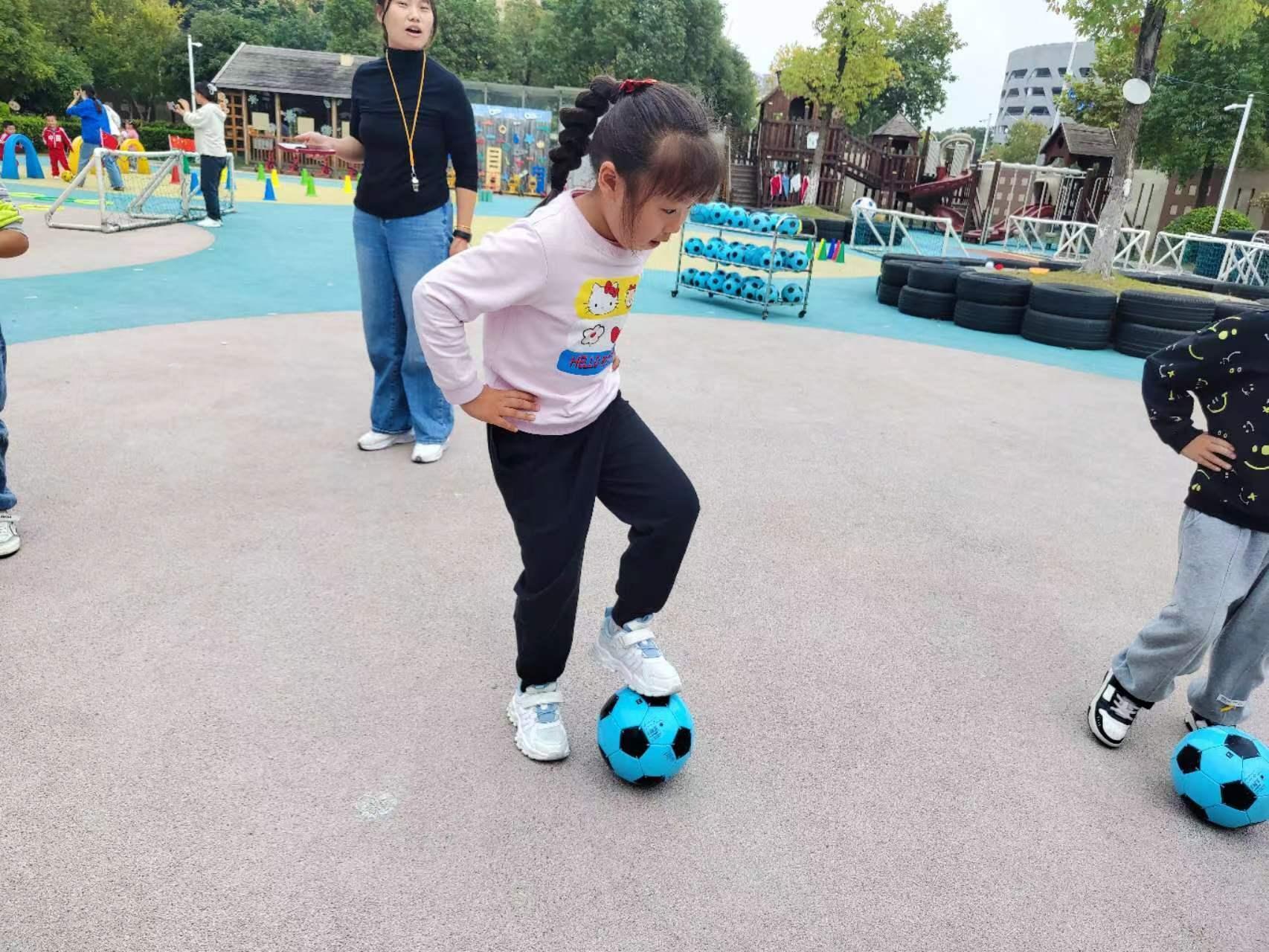 尧辰园每周足球活动掠影_html_7caa1fb1.jpg