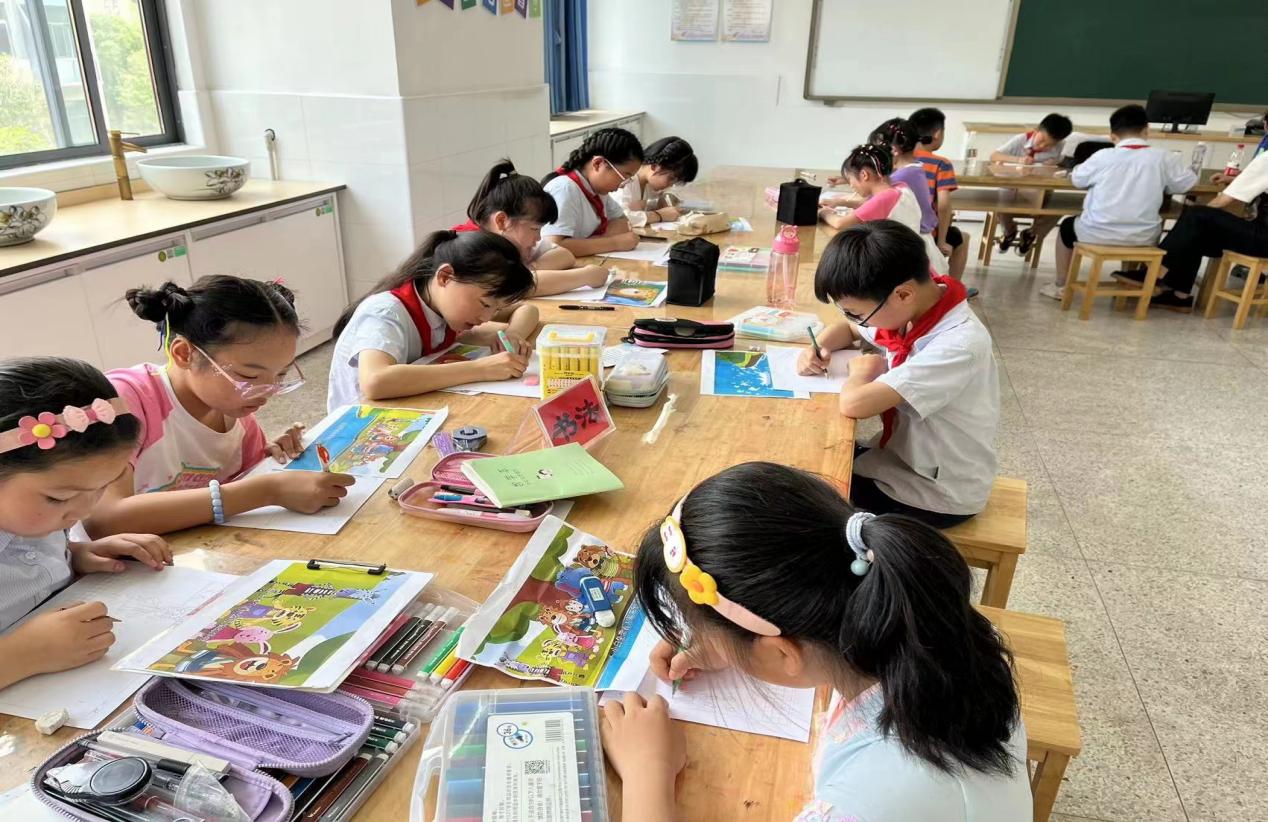 【正学丁三】丹青展风采 挥毫向未来(2)_html_m27393d86.jpg